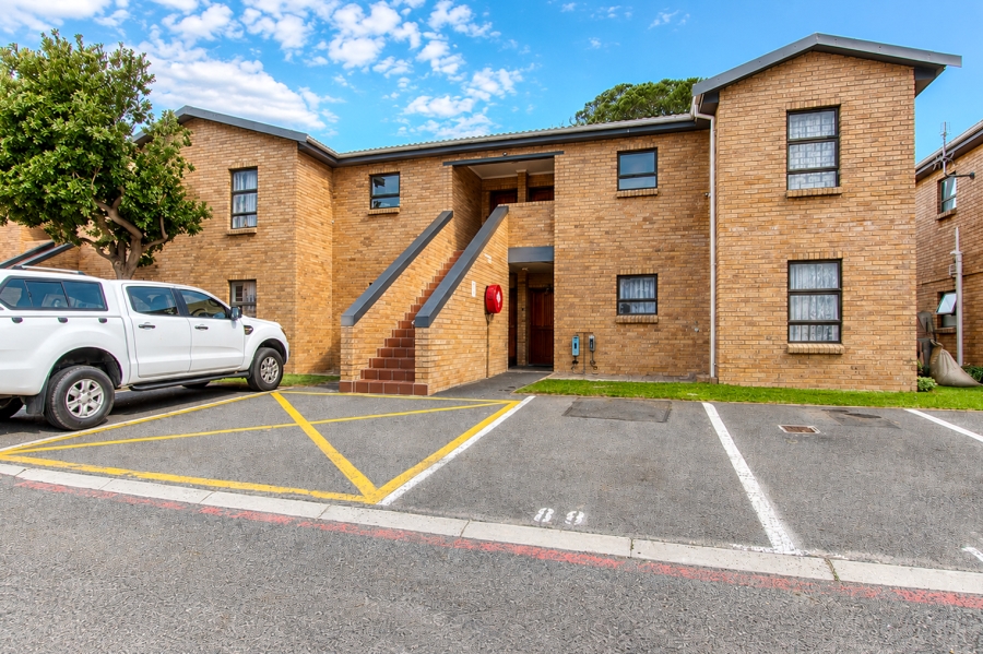 2 Bedroom Property for Sale in Sea Breeze Western Cape